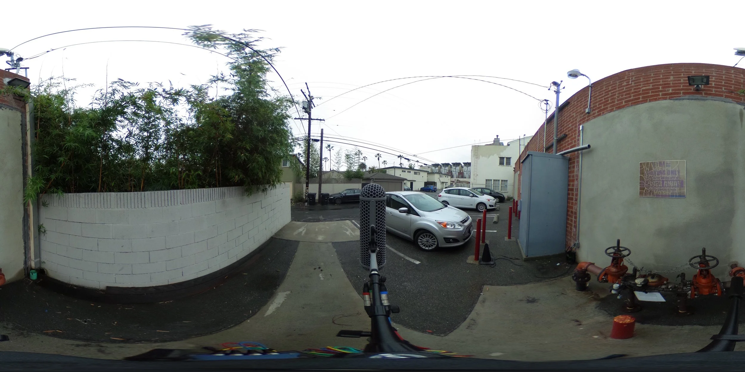 EXT_Day_Alley_WetGround_LightRain_DistantTraffic_AMBIX.jpg
