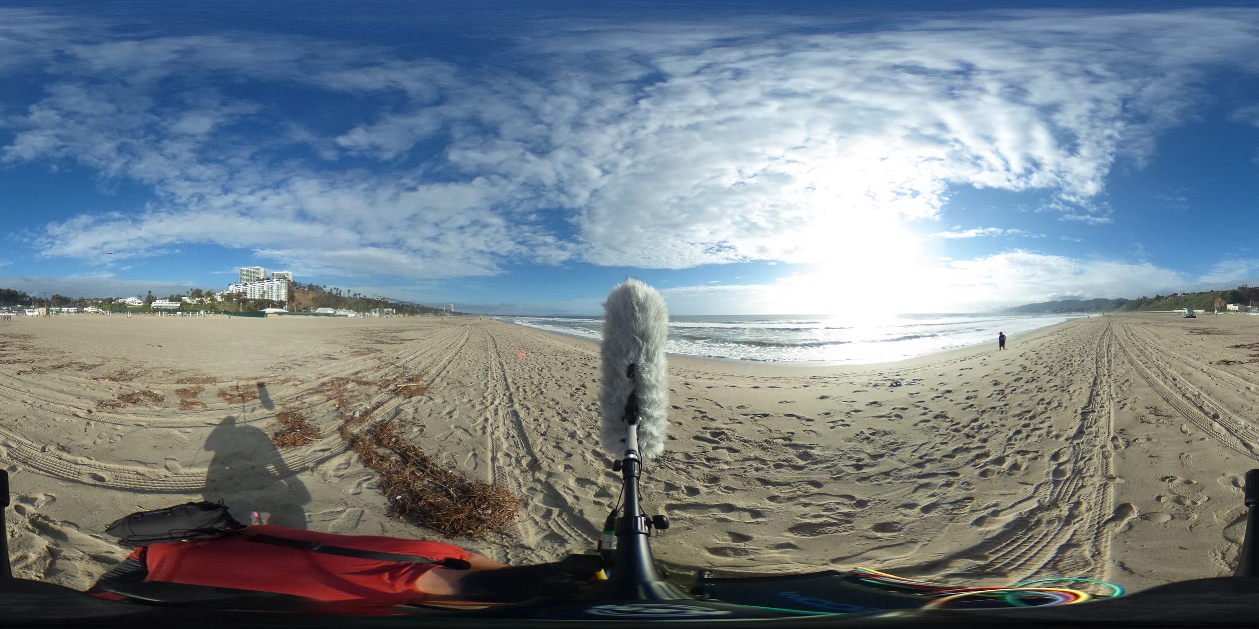 EXT_Day_Beach_OveanWaves_CloseMediumDistance.JPG