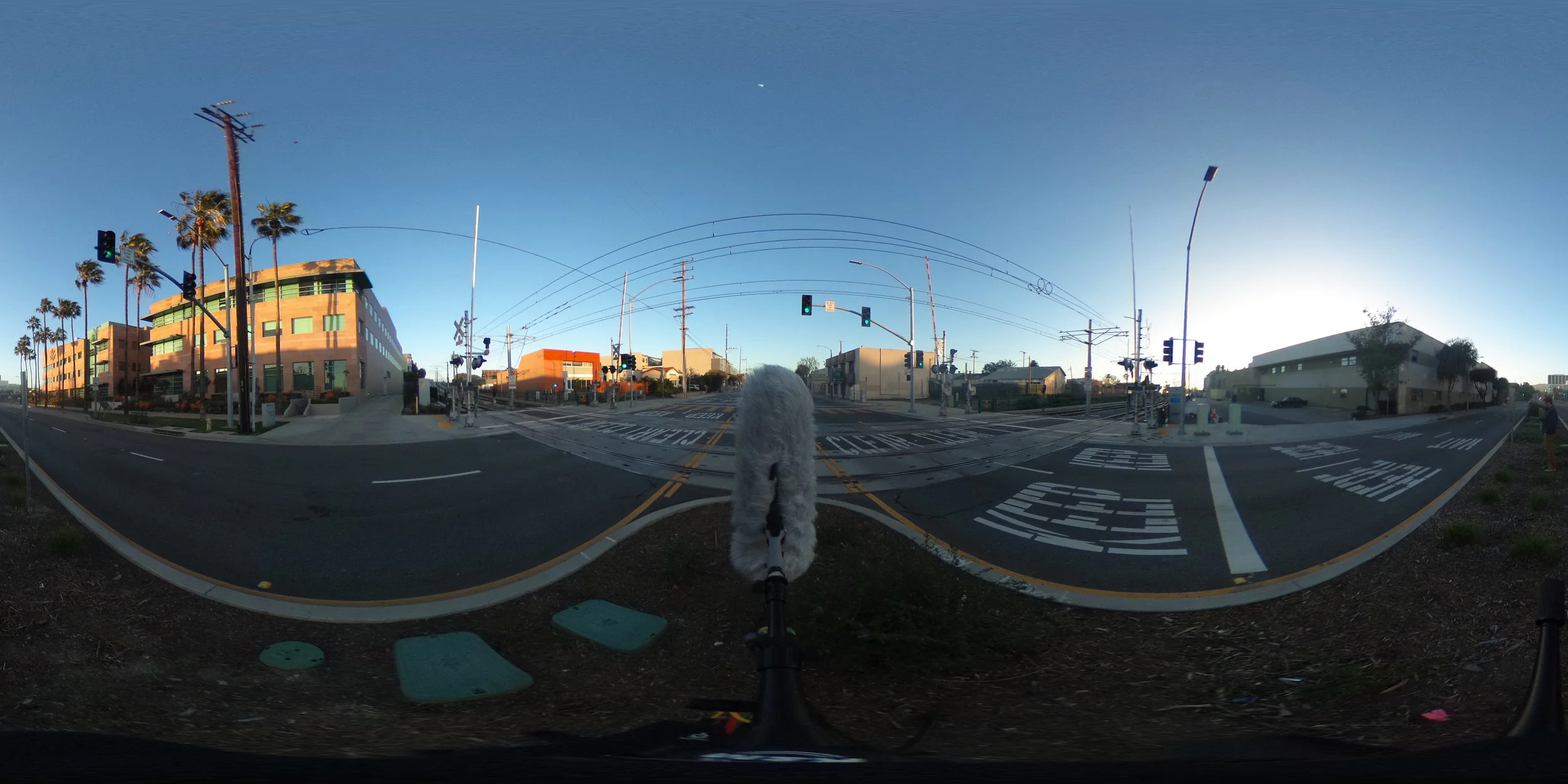 EXT_Road_Day_SporadicMediumSpeedCarBysOverTrainTracks_BusBy_AmbiX.JPG