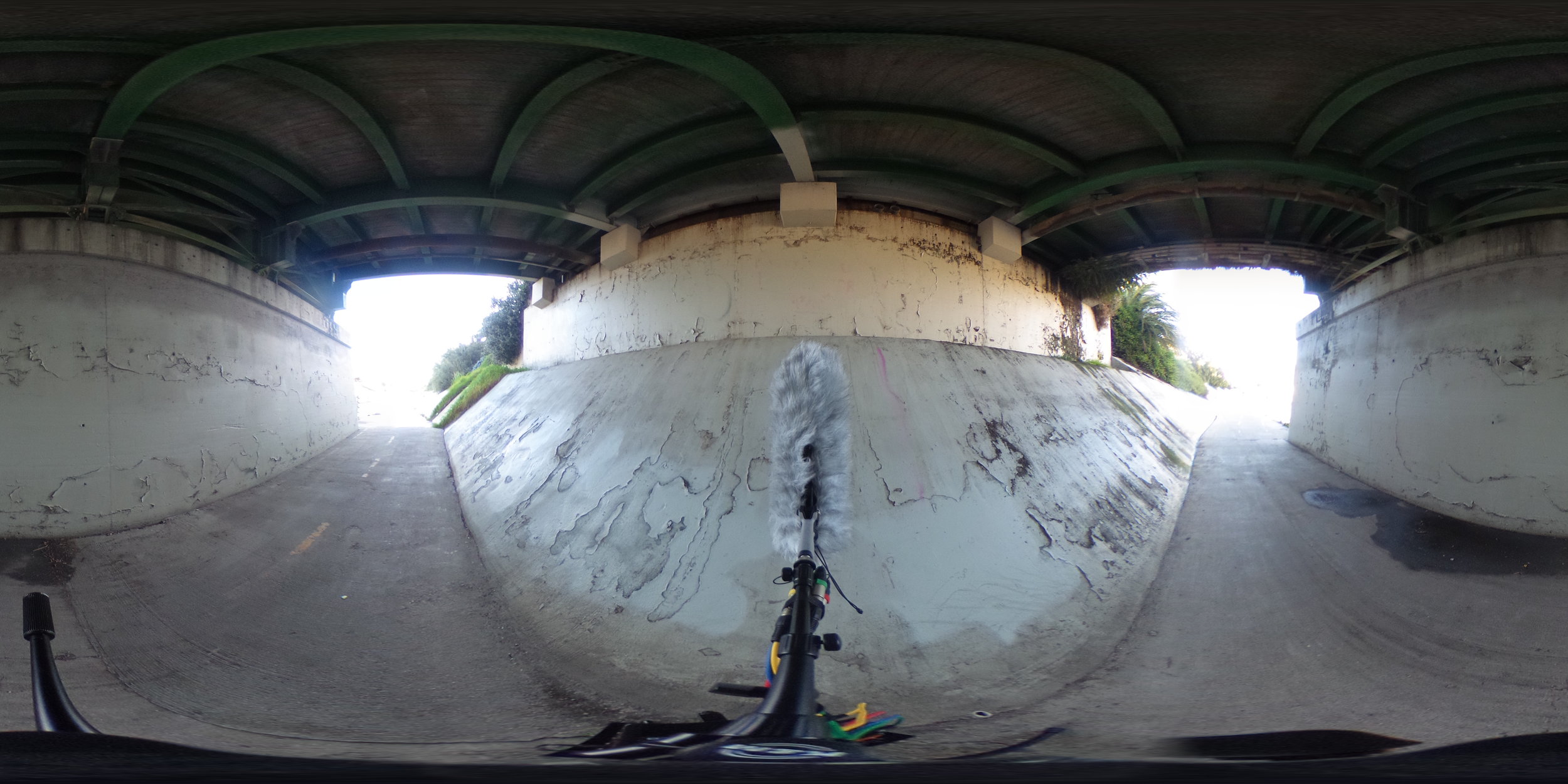 EXT_Road_Day_Underpass_SteadyWaterDrain_CarBysOverhead_AmbiX.JPG