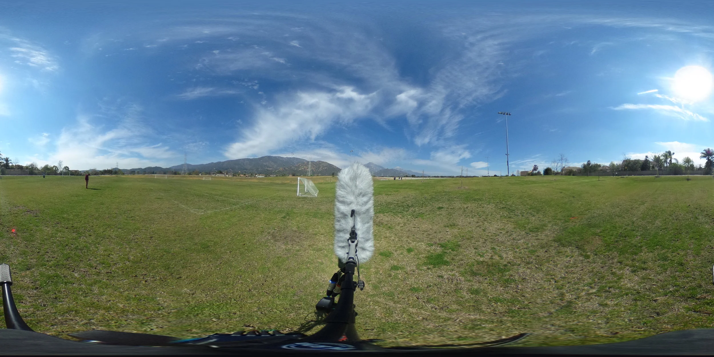 EXT_Day_Park_Lawnmower_ModelAircraft_LightBirds_PlaneOverhead_AmbiX.JPG