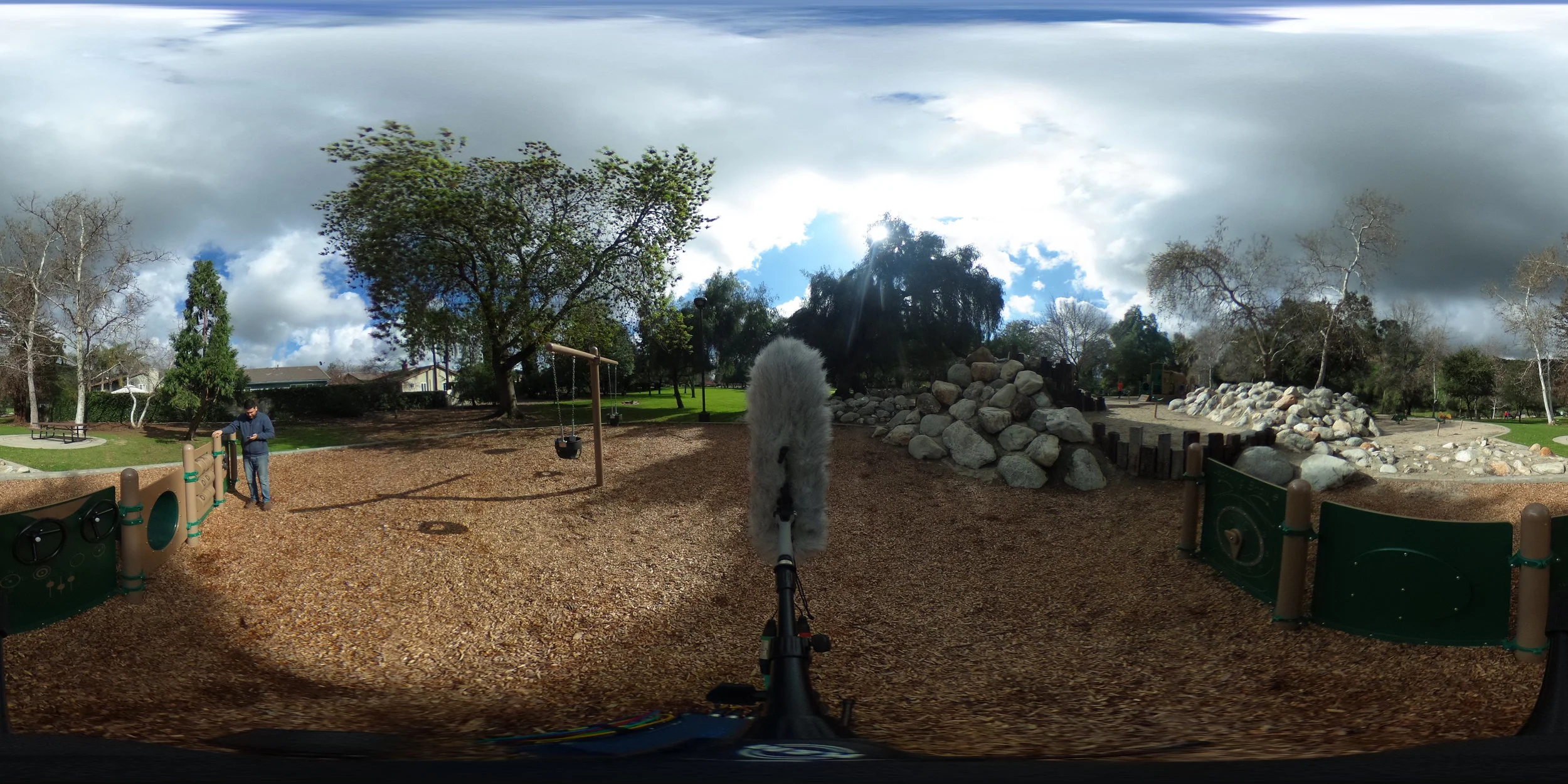 EXT_Day_Park_ChildrenPlaying_PlanesOverhead_DistinctChildVoices_Stereo.JPG