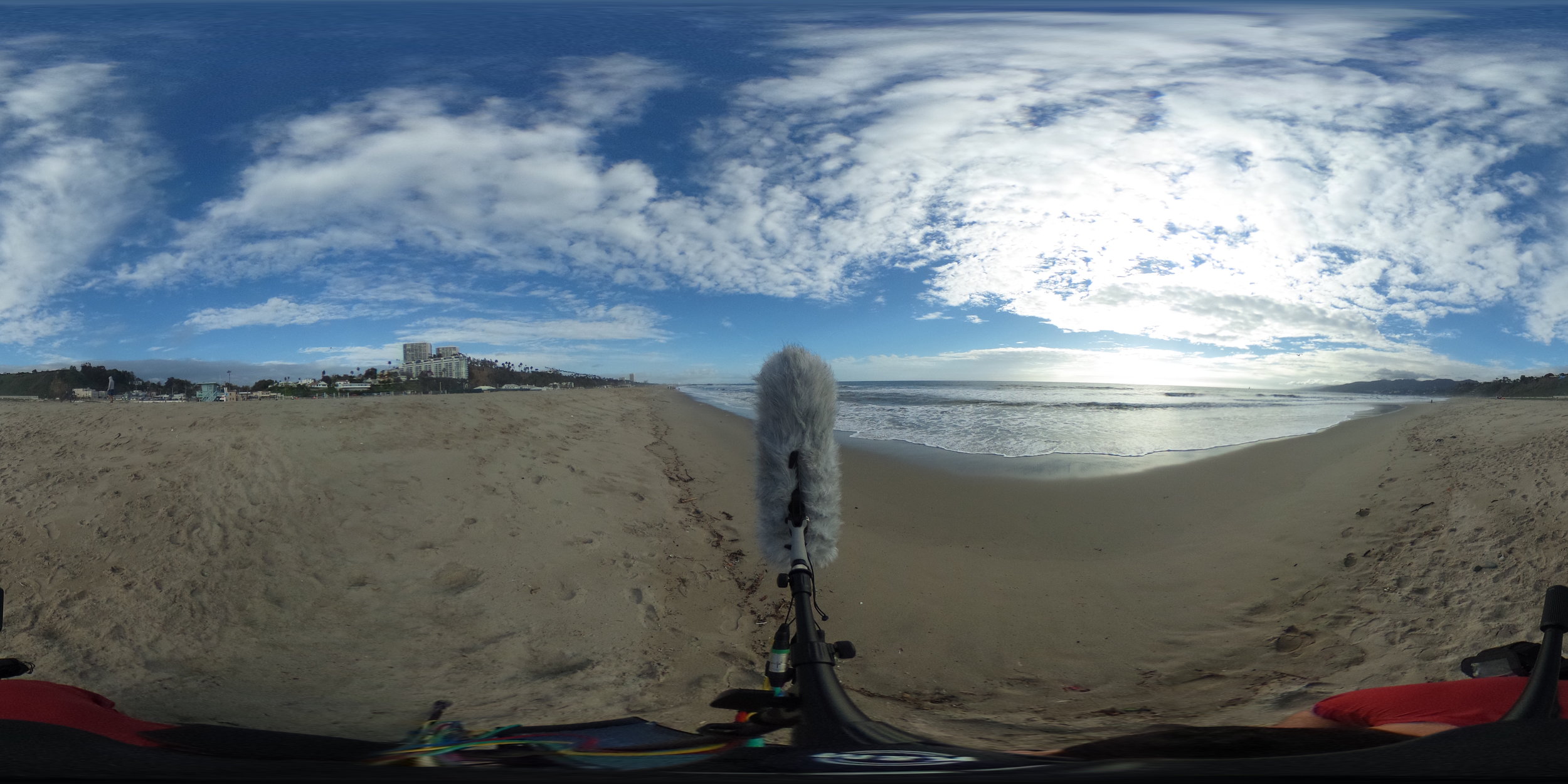EXT_Day_Beach_OceanWaves_CloseDistance_LightWalla_Footsteps_JPEG.JPG