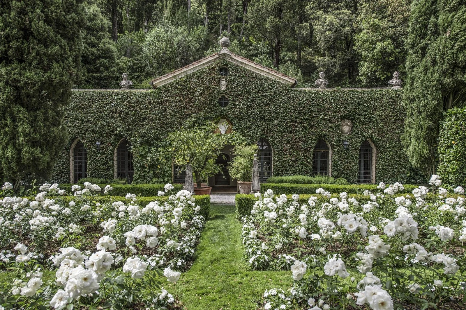 Valentino’s Summer Estate, Villa la Vagnola