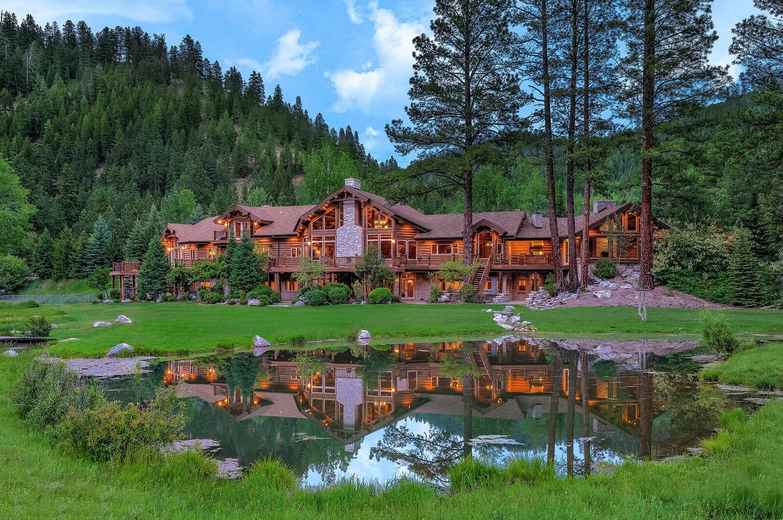 Log Home Estate in the Heart of Montana