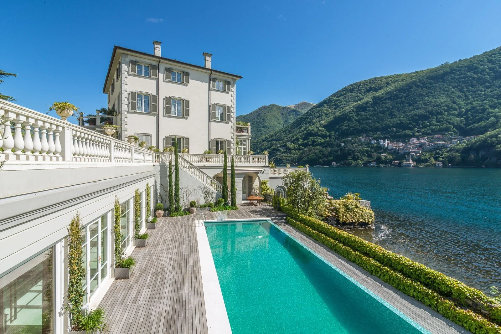 Be Clooney's Neighbor In This Lake Como Villa — Francis York