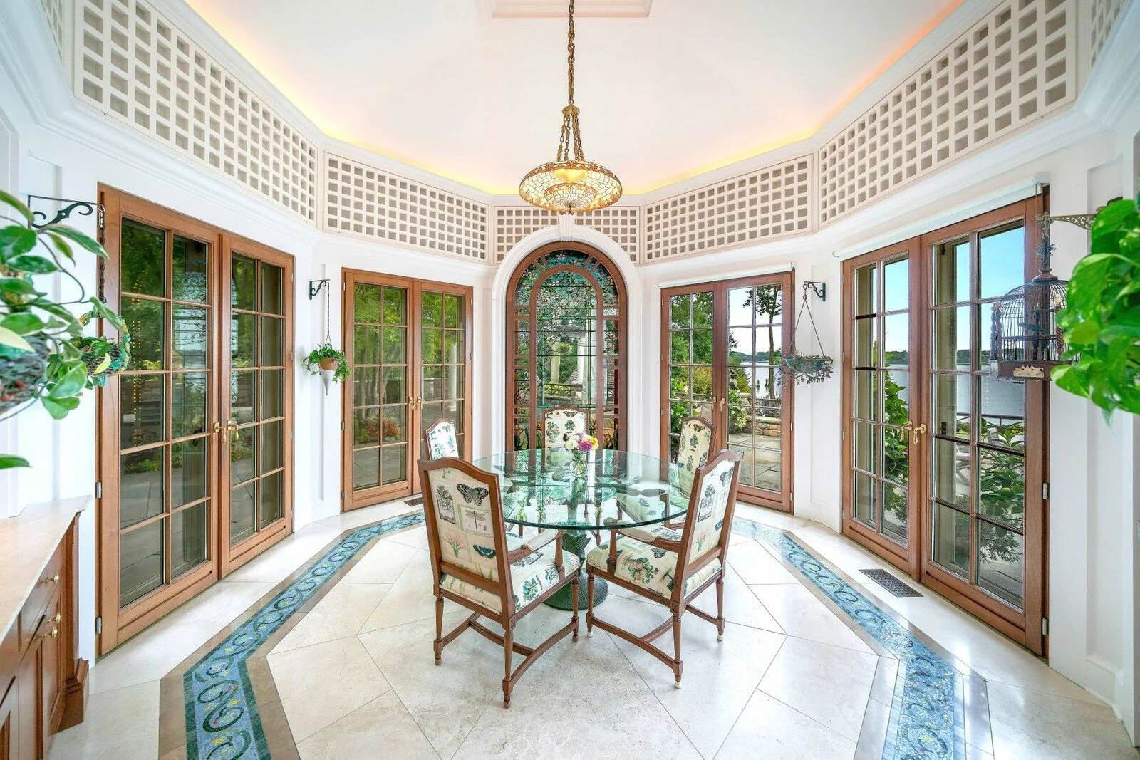 This Custom-Designed Family Home Looks Like a Postcard for the American ...