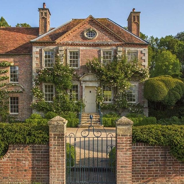 Reddish House, Sir Cecil Beaton&rsquo;s former dream house is on the market for &pound;4,000,000, listed by @lindsayhcuthill of @savills. 
A famous photographer and set and costume designer, following his success on Broadway and a film contract in th