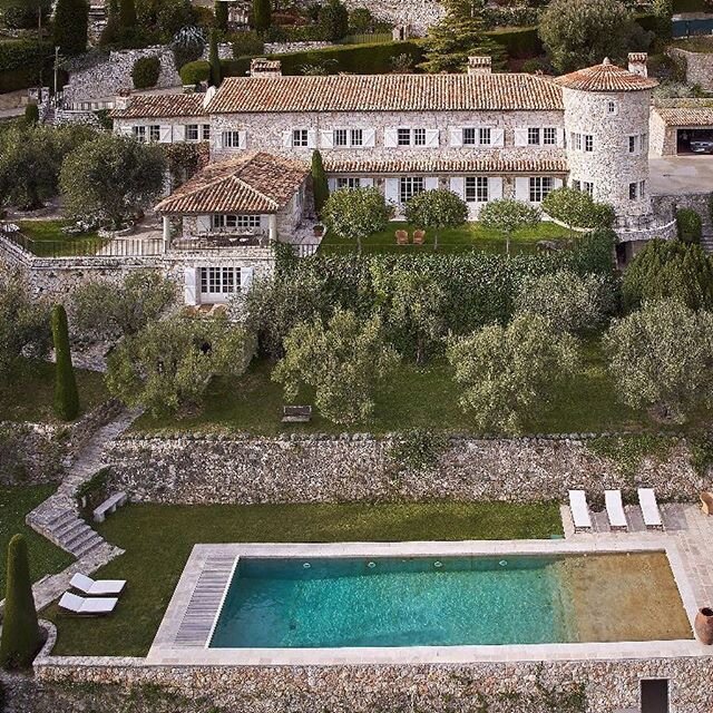 This proven&ccedil;al bastide is located just 15 minutes from the sea and is set on a south-facing hillside with a unique view of the Cote d&rsquo;Azur, listed by @cotedazursir for &euro;6.6M.

Just 2.5 km from the medieval village of Saint Paul de V