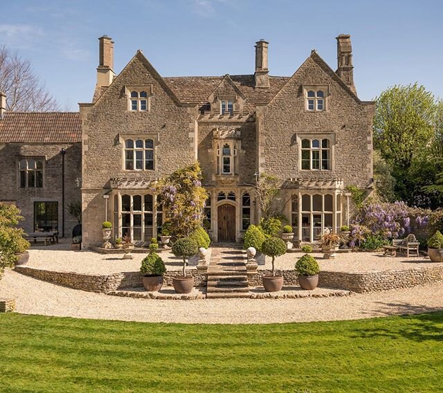 Upton House is a Grade II-listed country house set in the countryside of Avon, which borders the Cotswolds. The land was once held by the Earl Alwin, one of the lords of the Kingswood Forest, a royal forest used by the king for hunting grounds. It wa