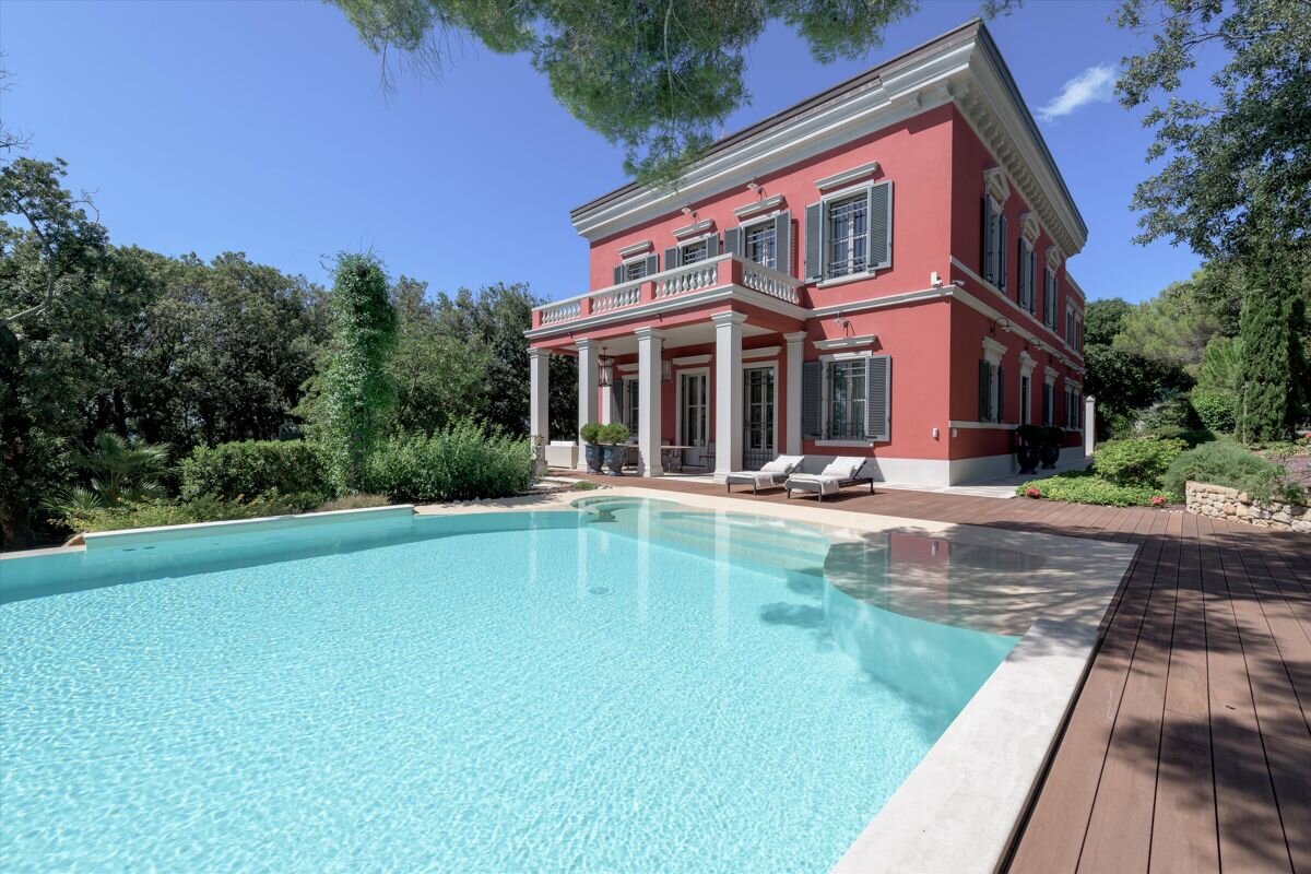 1880s Pink Villa in One of the Most Exclusive Resort Towns on the Italian Riviera