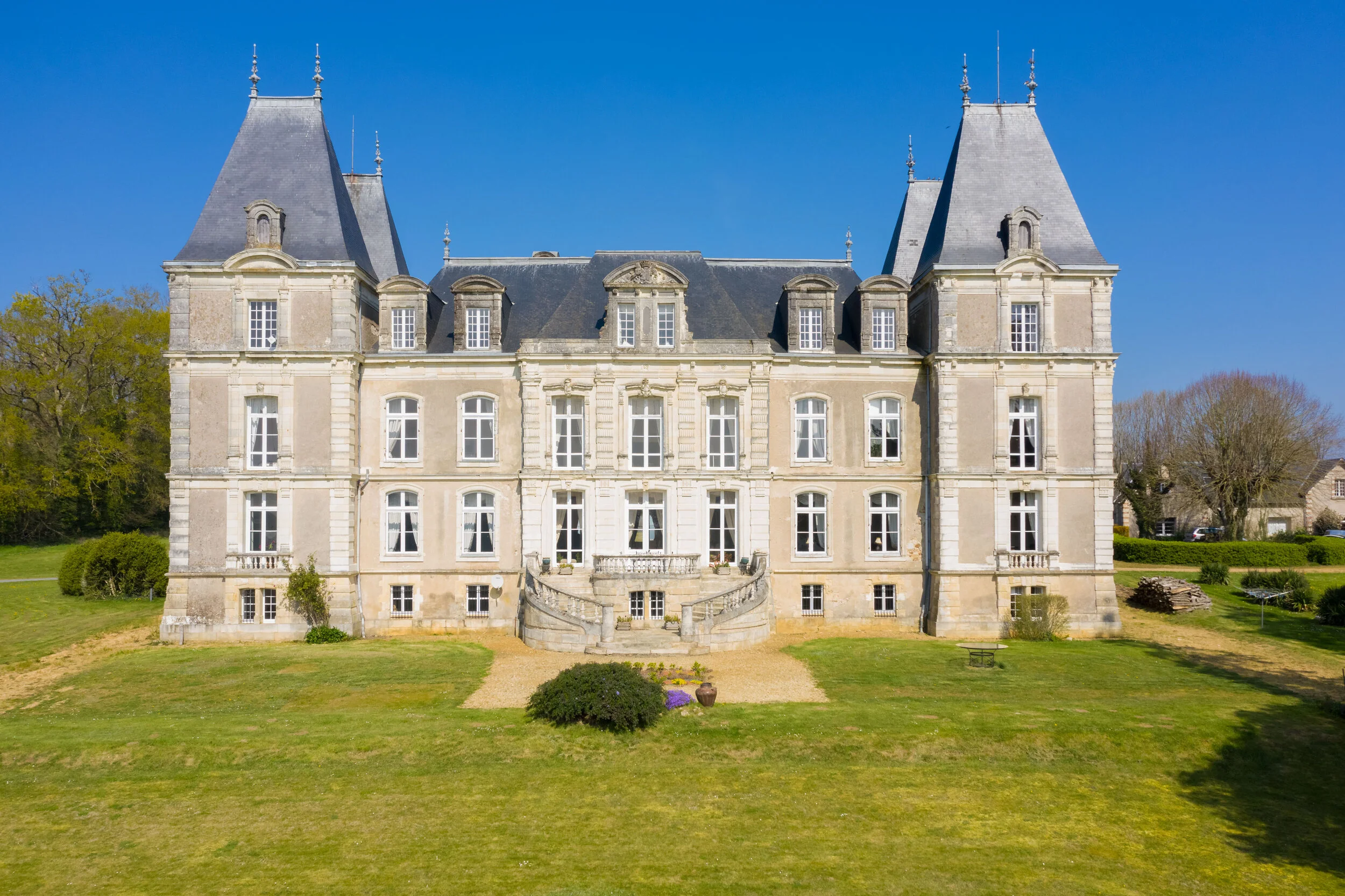 16th Century Château on the Doorstep of Loire Valley