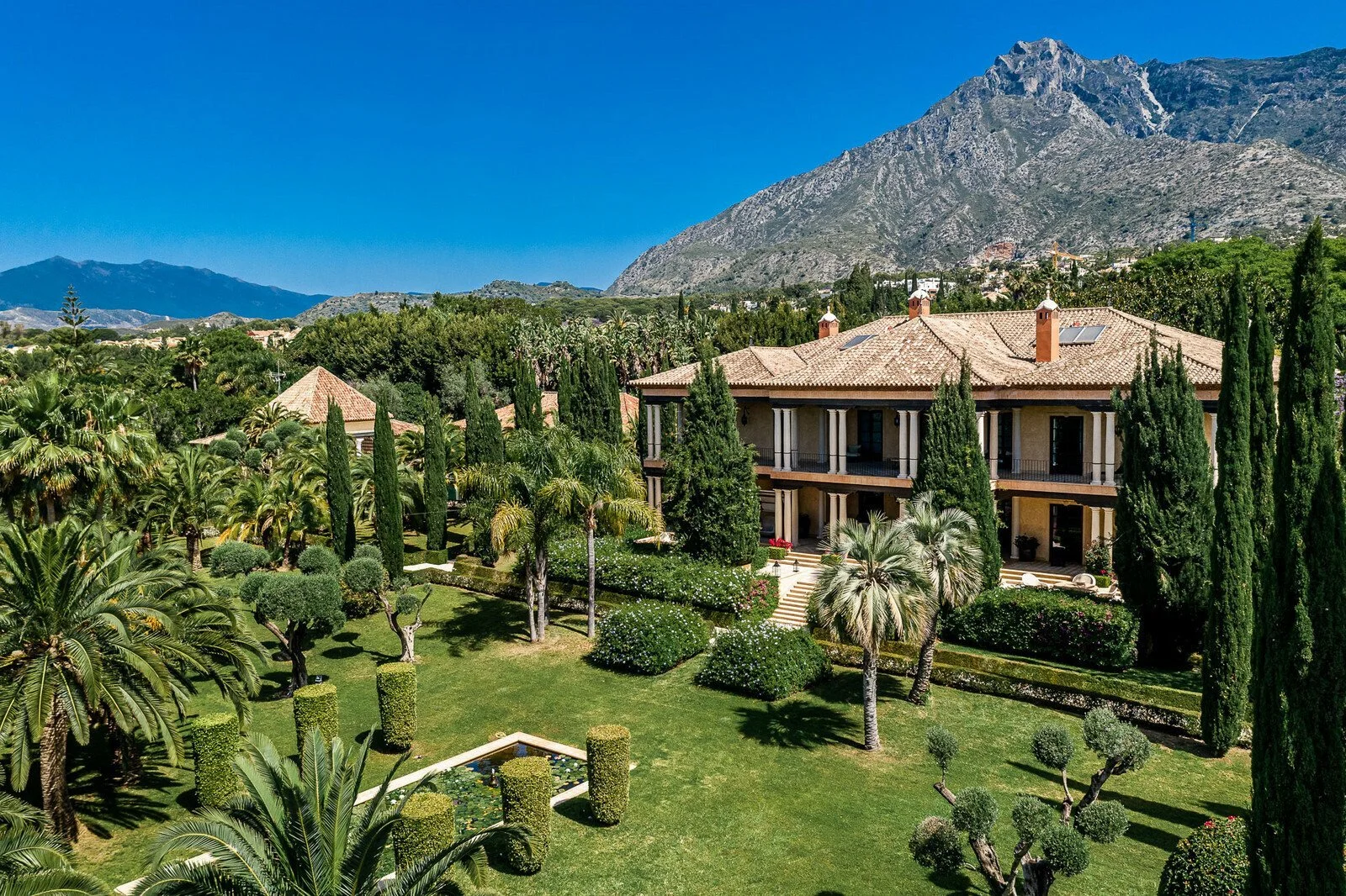Magnificent Megamansion in Marbella  