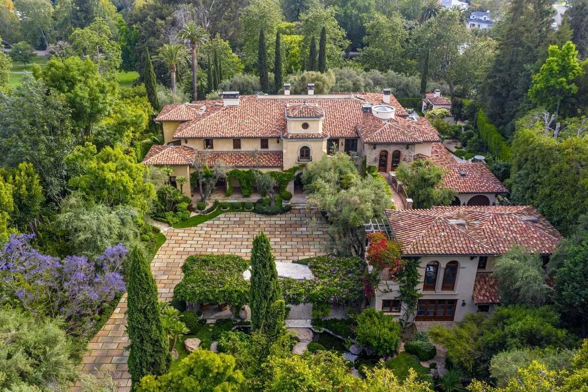 An Italian-Inspired “Palazzo” in the Heart of Los Angeles