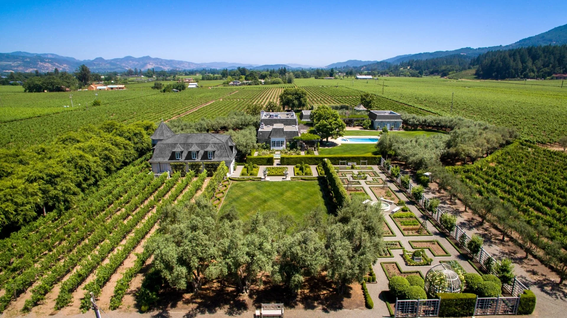 Napa Valley Garden Estate With Vineyards