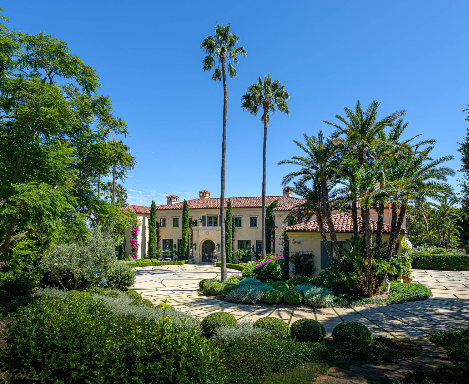 Francis York Casa Leo Linda, a Montecito Mediterranean Mansion21.jpg