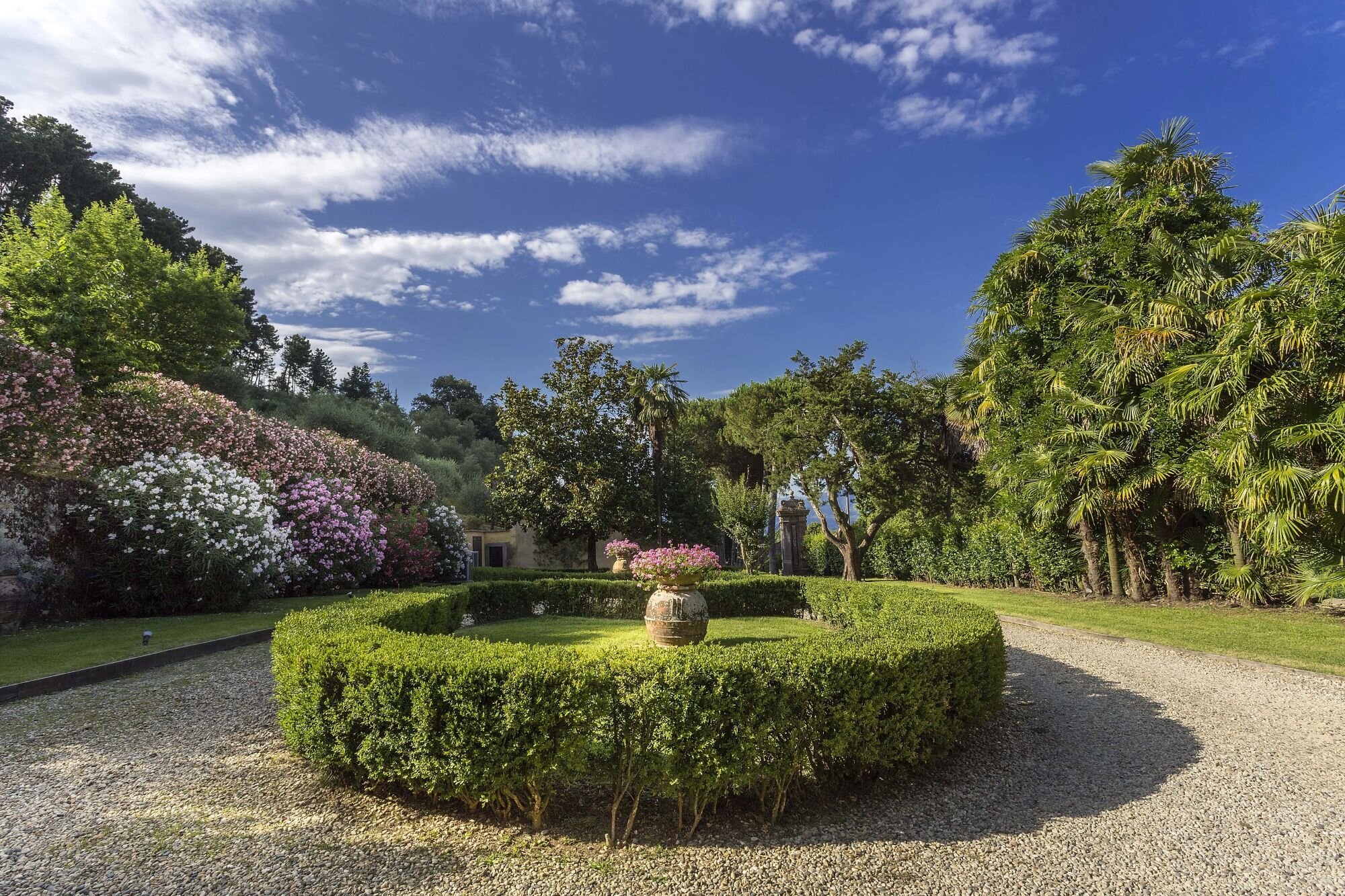 Francis York A Portfolio of Luxury Tuscan Villa Rentals is Coming to Auction8.jpeg