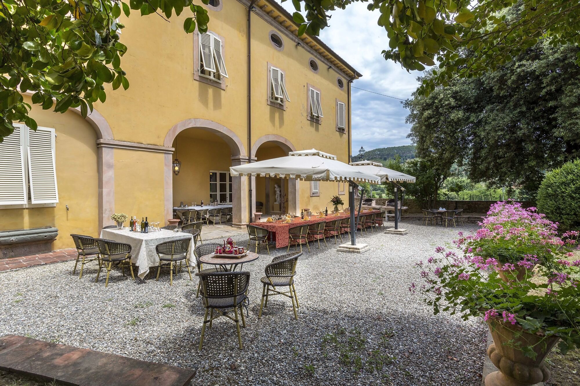 Francis York A Portfolio of Luxury Tuscan Villa Rentals is Coming to Auction10.jpeg