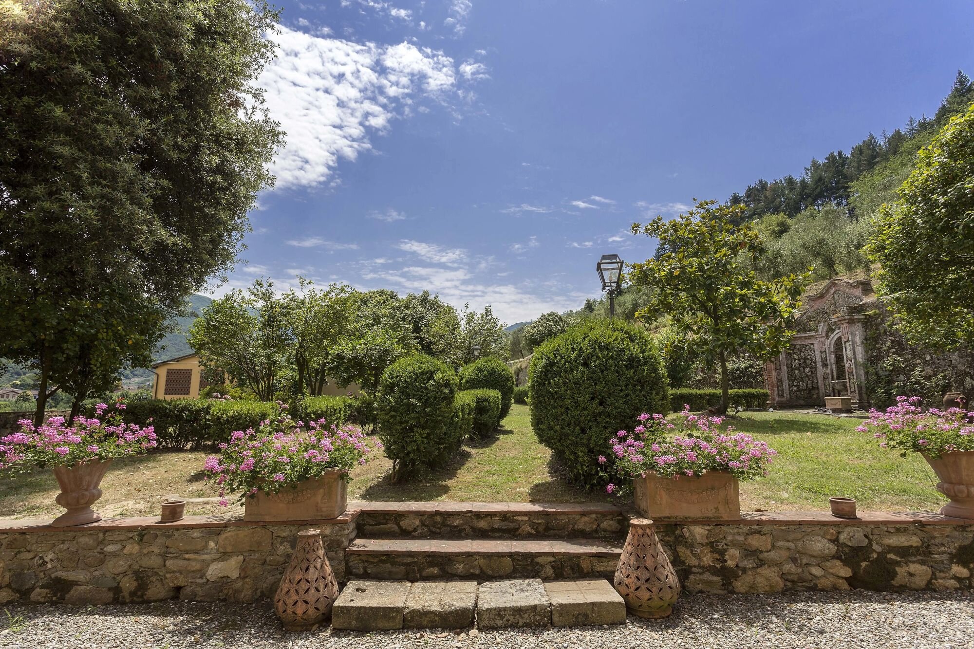 Francis York A Portfolio of Luxury Tuscan Villa Rentals is Coming to Auction13.jpeg