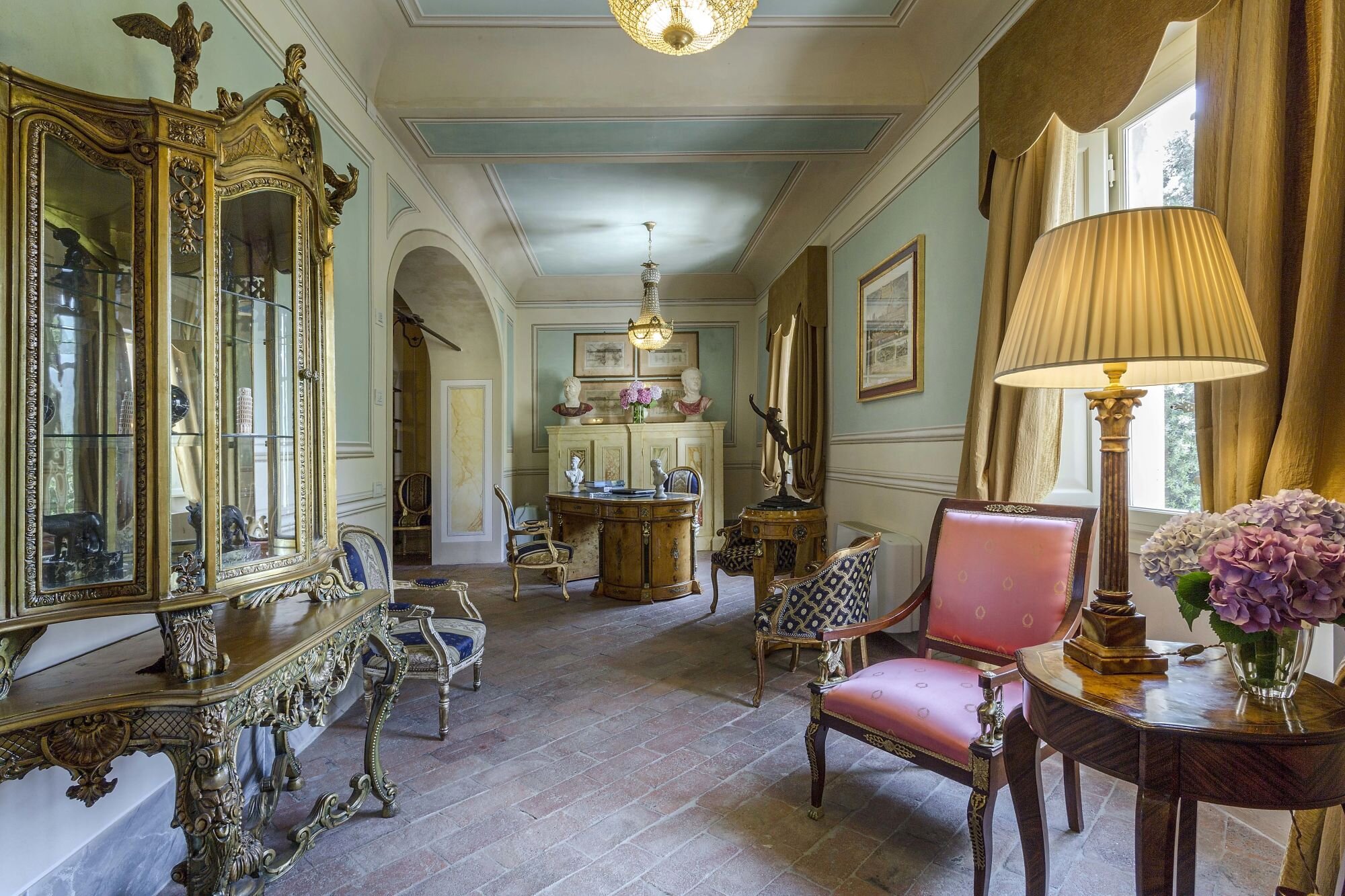 Francis York A Portfolio of Luxury Tuscan Villa Rentals is Coming to Auction21.jpeg