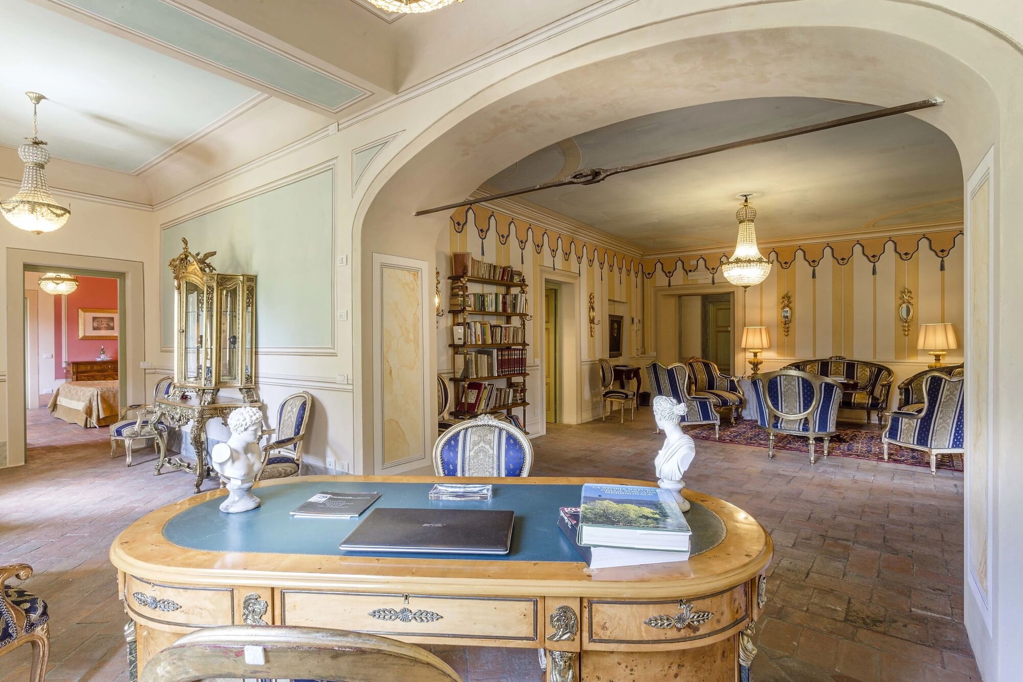 Francis York A Portfolio of Luxury Tuscan Villa Rentals is Coming to Auction22.jpeg