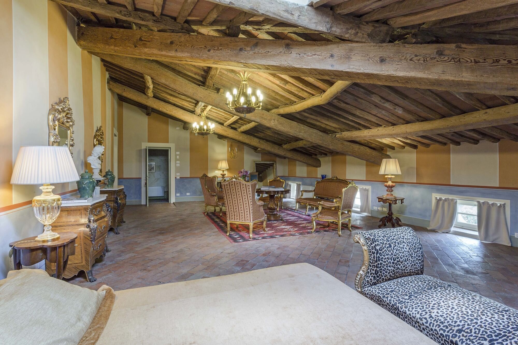 Francis York A Portfolio of Luxury Tuscan Villa Rentals is Coming to Auction33.jpeg