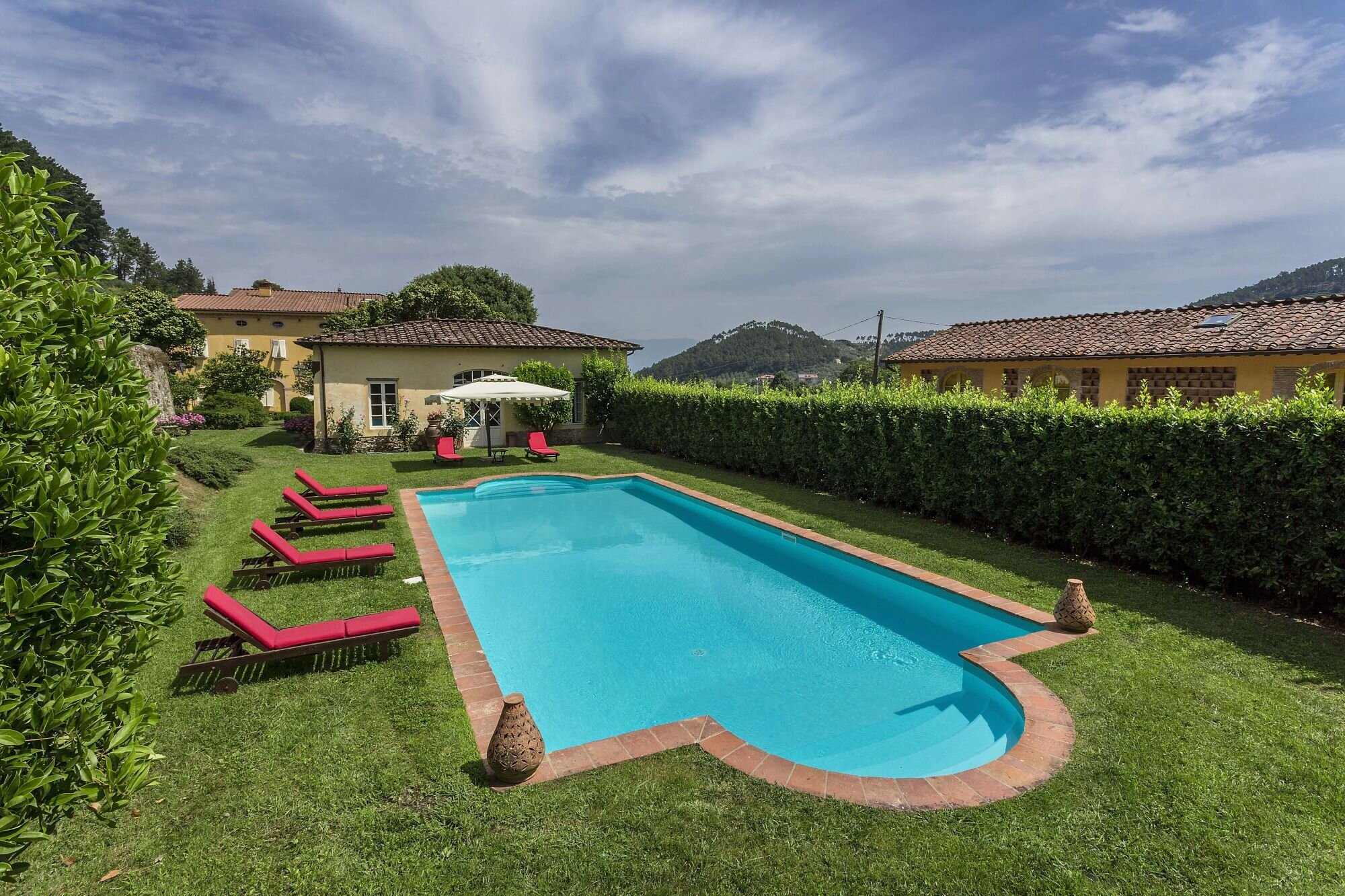 Francis York A Portfolio of Luxury Tuscan Villa Rentals is Coming to Auction38.jpeg
