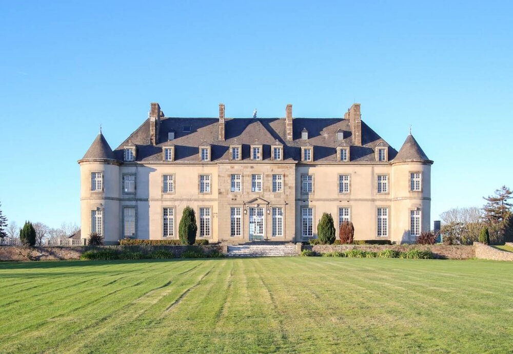 prøve zone Forskellige This 18th Century Chateau in Brittany is Waiting to be Restored — Francis  York