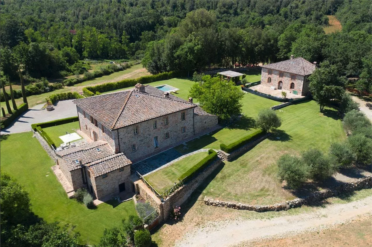 Francis York Restored Tuscan Farmhouse Near Siena4.jpg