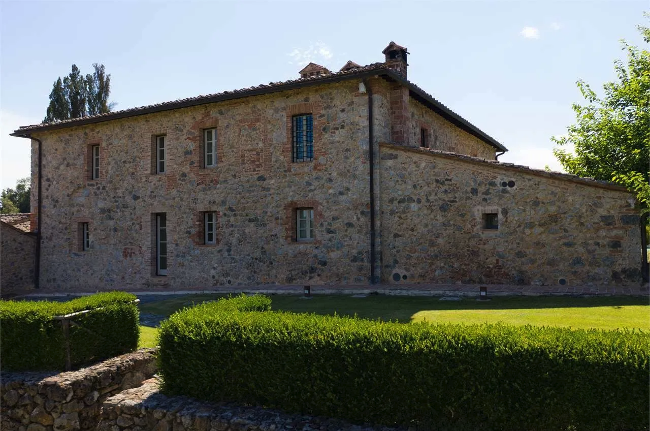 Francis York Restored Tuscan Farmhouse Near Siena14.jpg