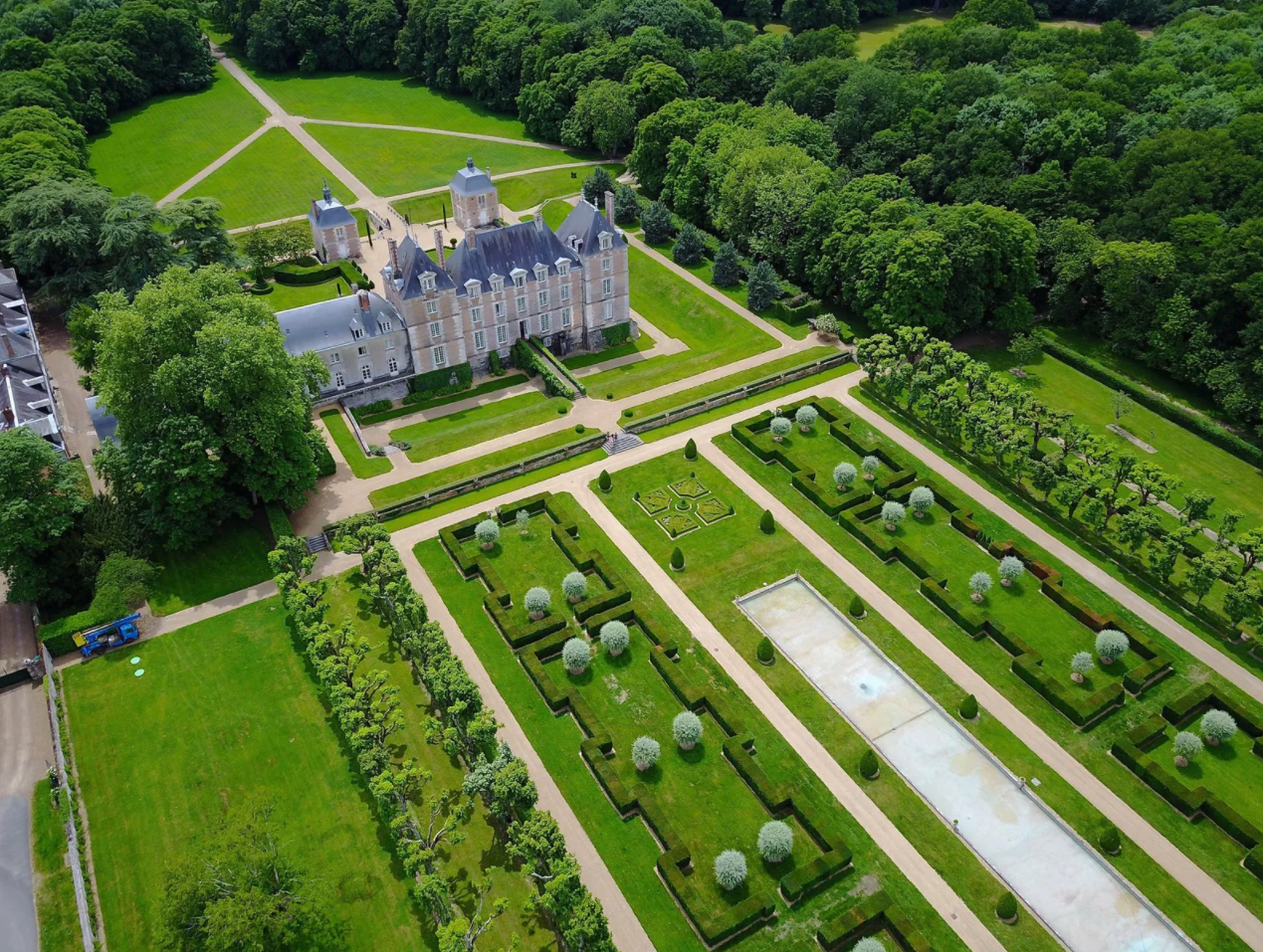 Francis York Loire Valley Chateau with French Formal Gardens 4.png