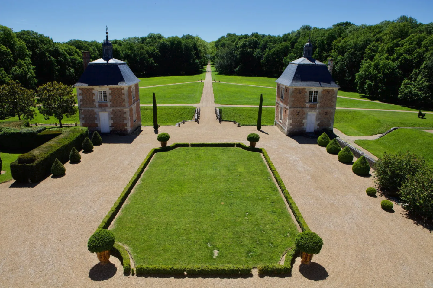 Francis York Loire Valley Chateau with French Formal Gardens 9.png