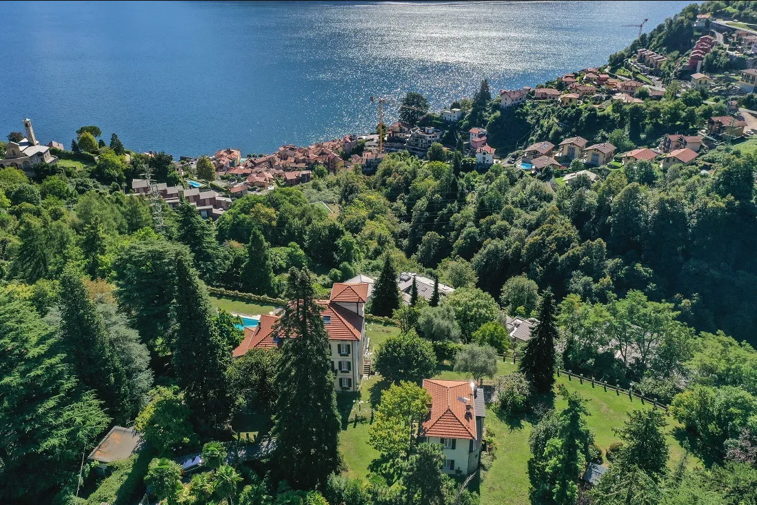 Francis York Private Estate Overlooking Lake Como 28.png