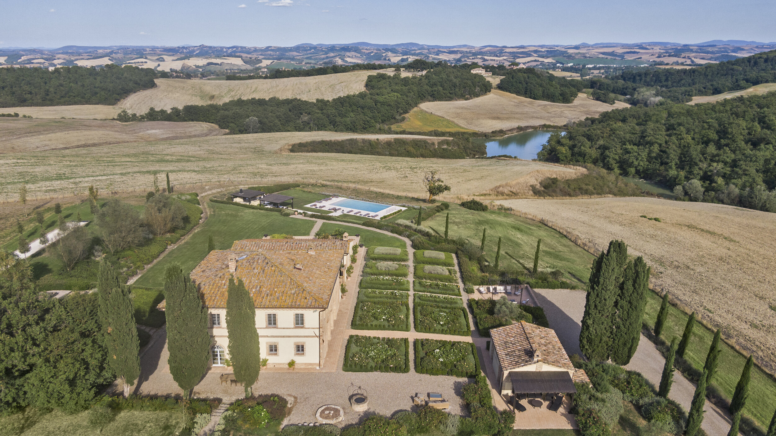 Francis York Contemporary Villa and Compound in Tuscany 10.jpg