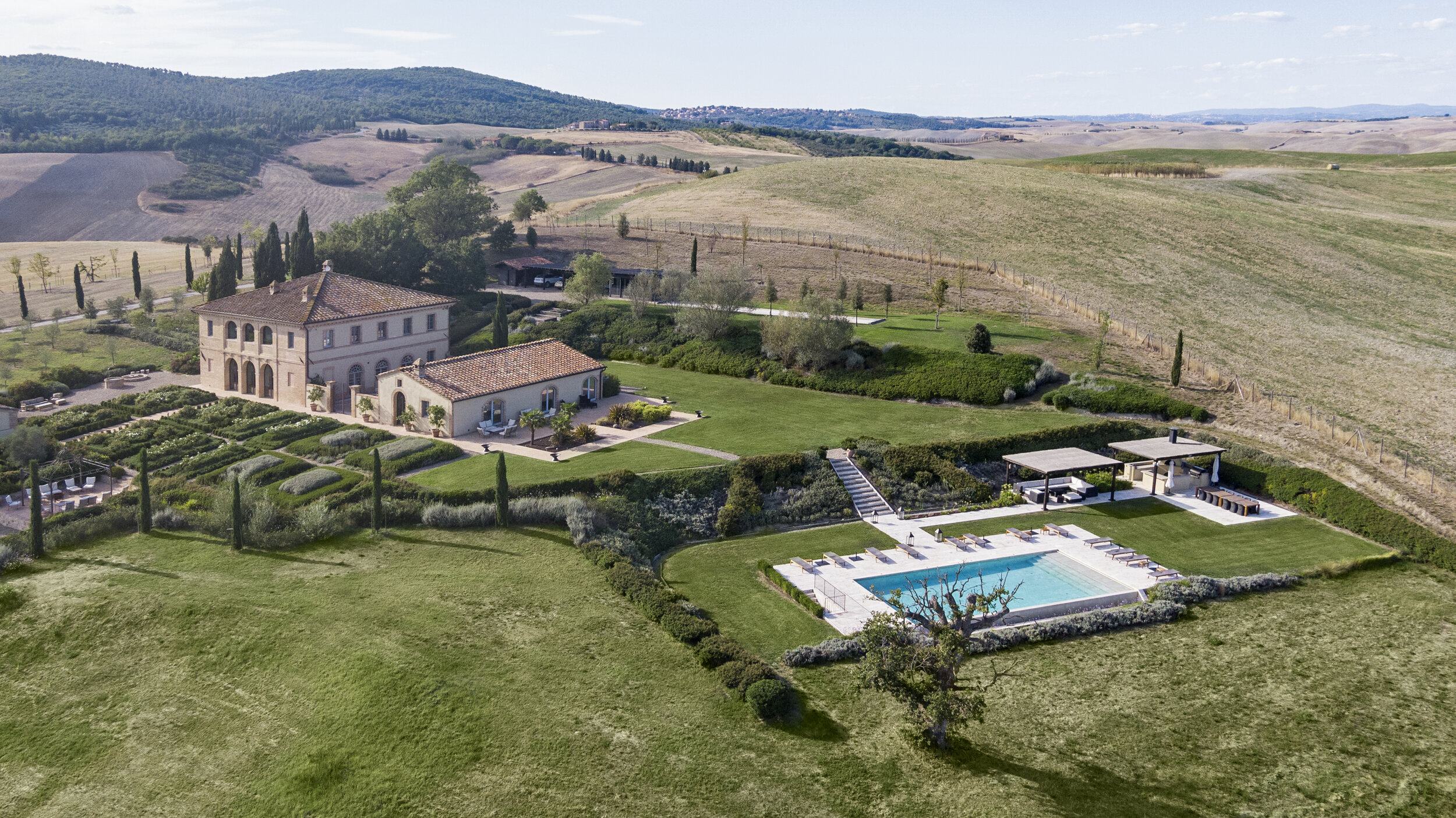 Francis York Contemporary Villa and Compound in Tuscany 2.jpg