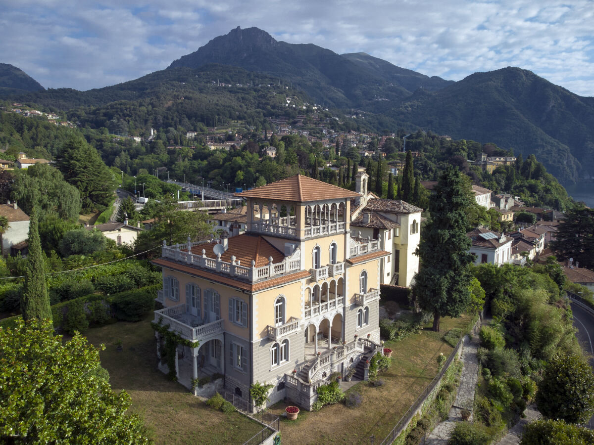 Francis York Lake Como Villa in Menaggio With Panoramic Views 10.jpg