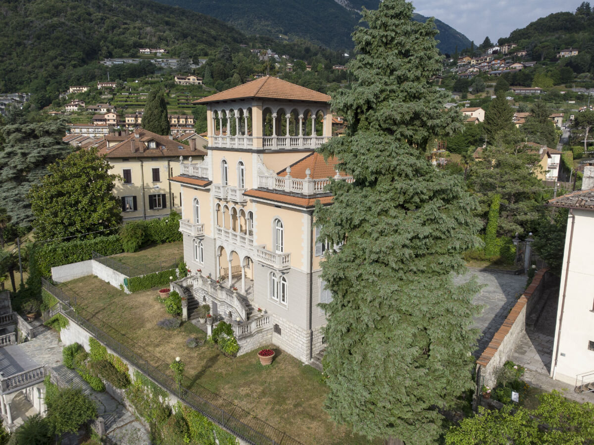 Francis York Lake Como Villa in Menaggio With Panoramic Views 6.jpg