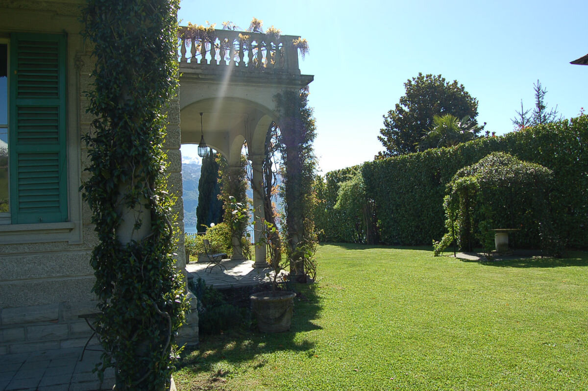 Francis York Lake Como Villa in Menaggio With Panoramic Views 15.jpg