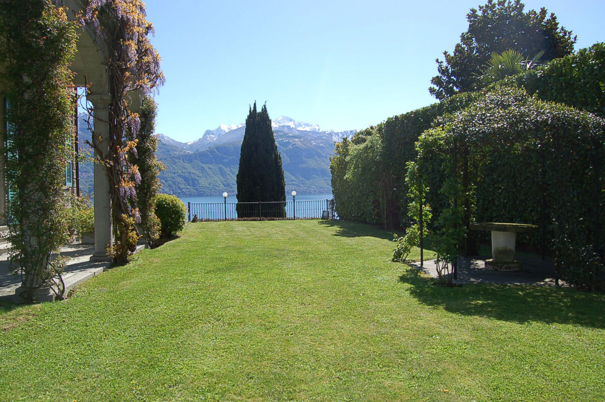 Francis York Lake Como Villa in Menaggio With Panoramic Views 8.jpg