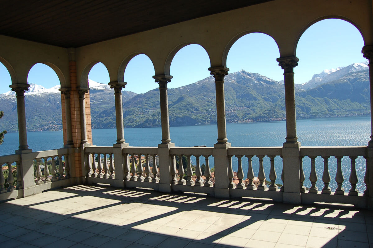 Francis York Lake Como Villa in Menaggio With Panoramic Views 26.jpg