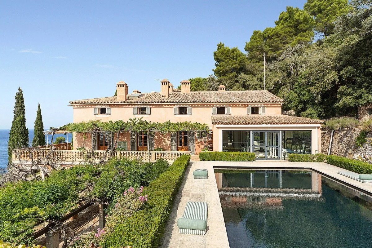 A Historic Manor House in Mallorca — Francis York