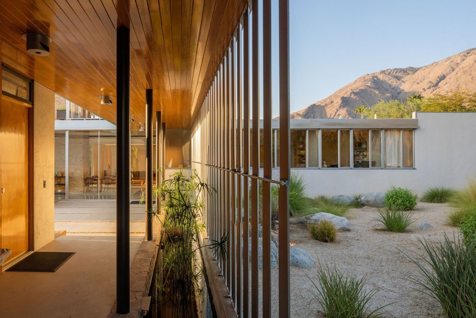 Francis York The Slim Aarons’ ‘Poolside Gossip’ House in Palm Springs 8.jpeg