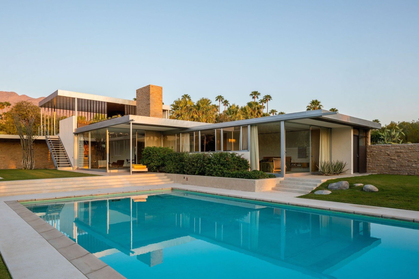 Francis York The Slim Aarons’ ‘Poolside Gossip’ House in Palm Springs 36.jpeg