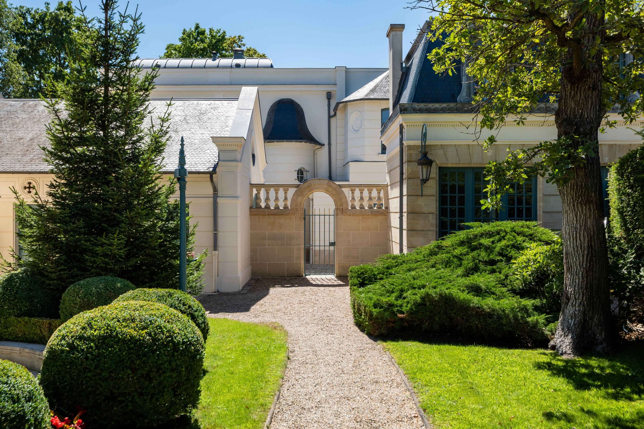 Francis York Grand Trianon-Inspired Palace, 20 Minutes West of Paris 25.jpg