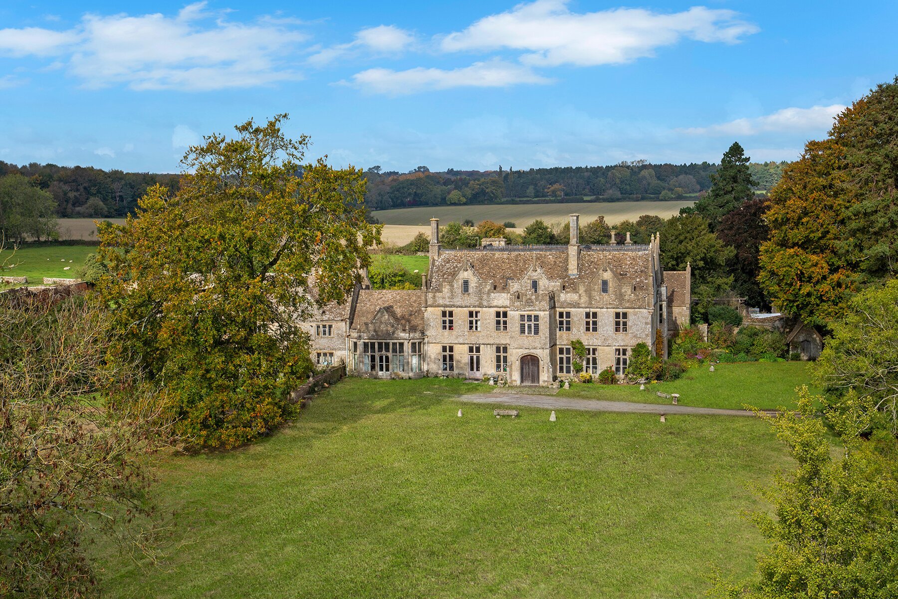 An Elizabethan Cotswolds Country Estate Next Door to High Grove 