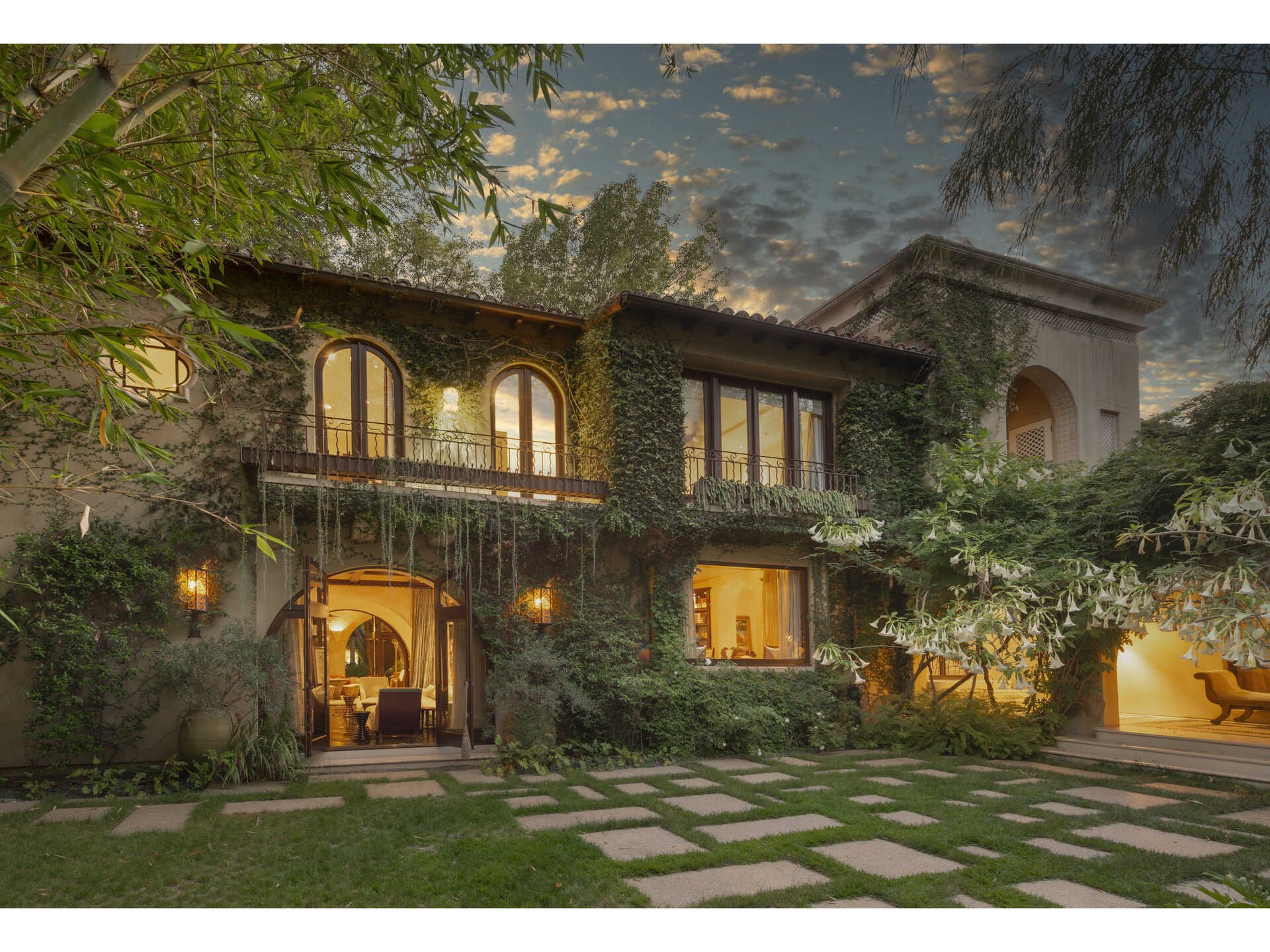 Francis York European-Style Villa in the Heart of Beverly Hills 17.jpg