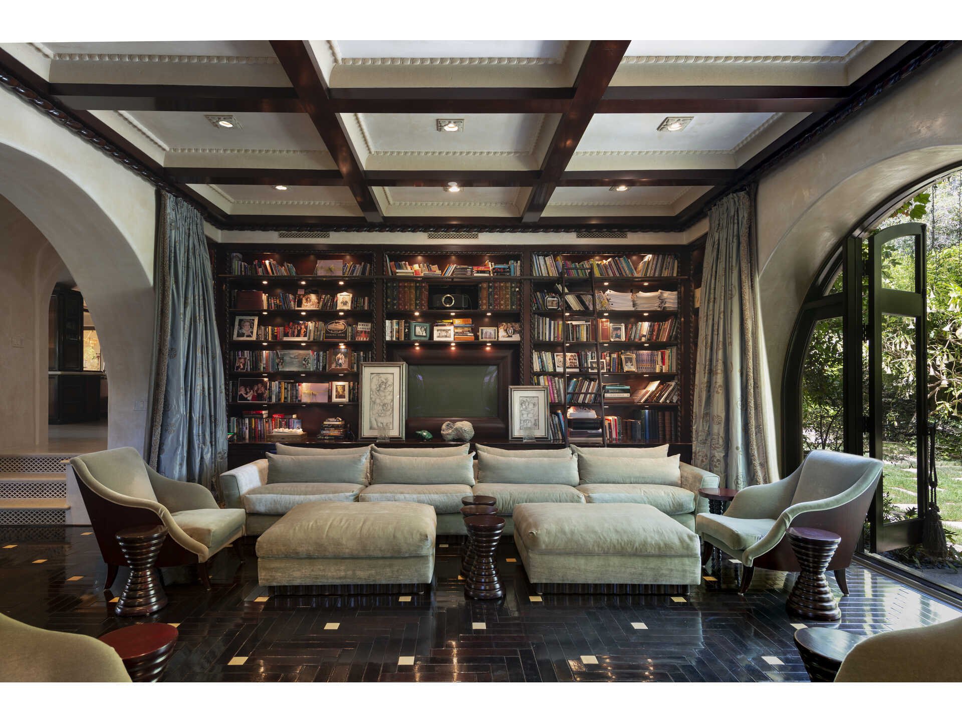 Francis York European-Style Villa in the Heart of Beverly Hills 9.jpg
