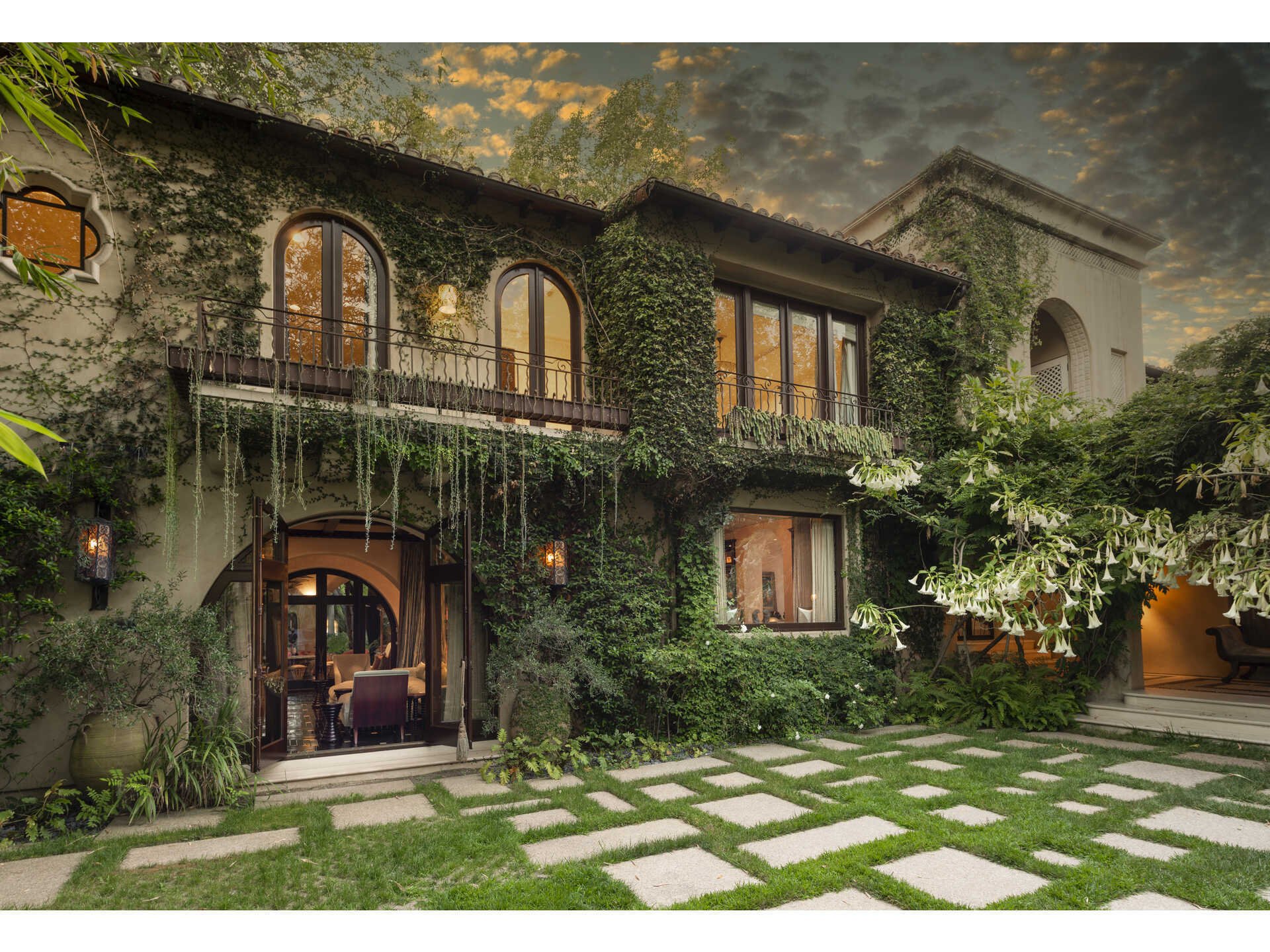 Francis York European-Style Villa in the Heart of Beverly Hills 26.jpg
