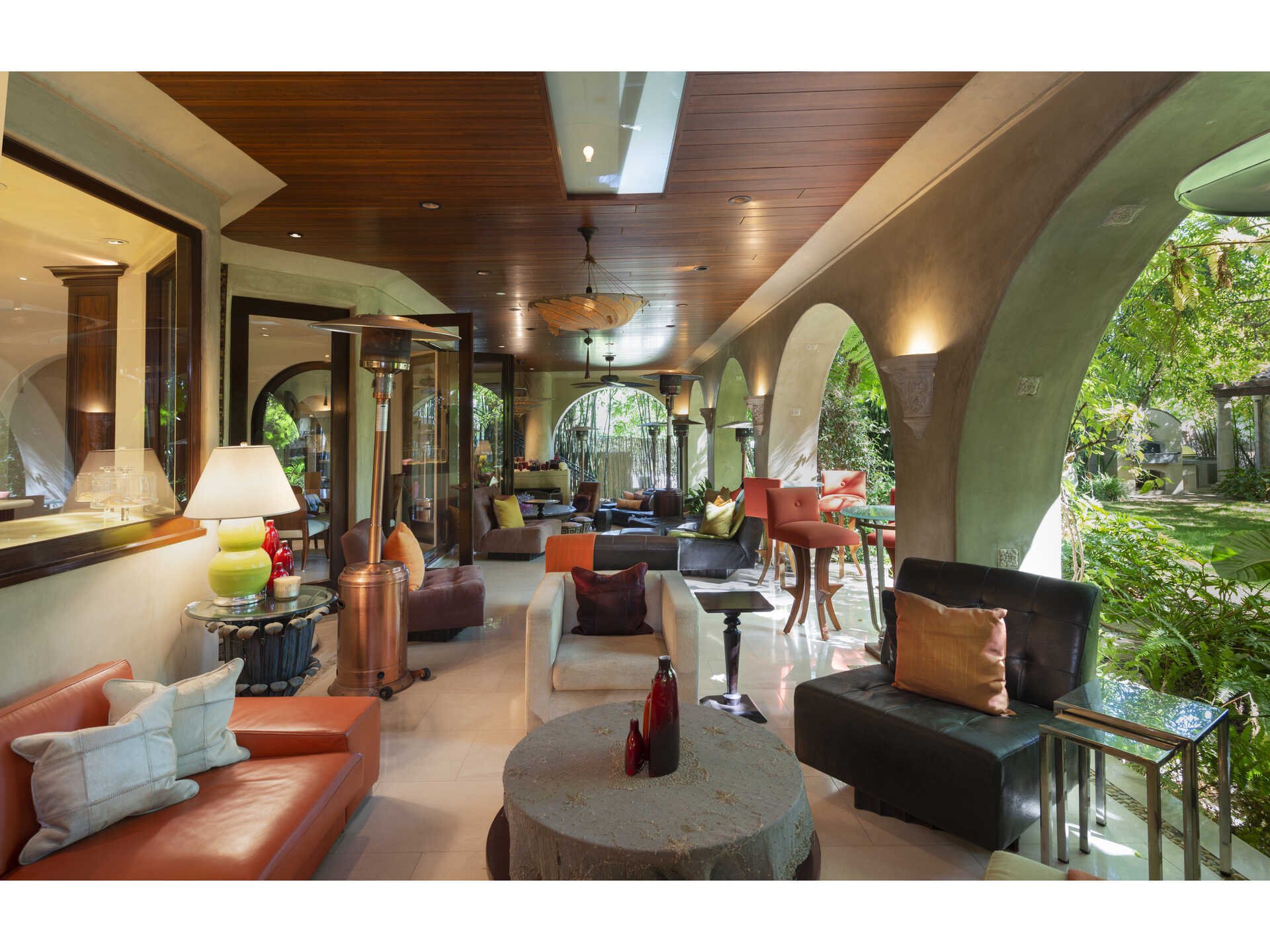 Francis York European-Style Villa in the Heart of Beverly Hills 11.jpg