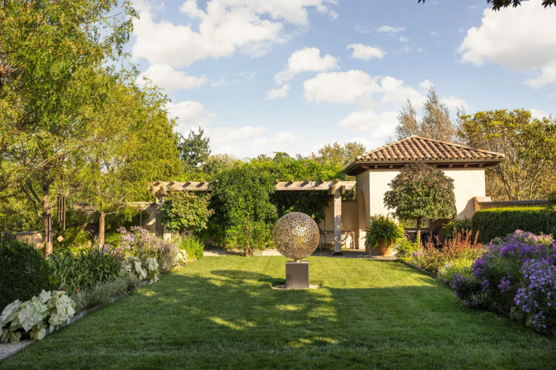 Francis York Linden House: A Late Philanthropist's Palatial Estate in Indiana 14.png